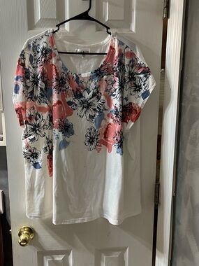 Stem and Vine White Floral Scoop Neck Top- Womens Plus Size 3x